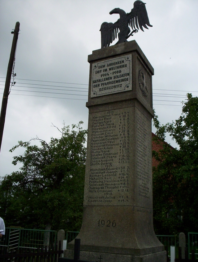 Pomnik na trasie rajdu