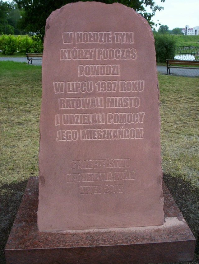 Nieods�oni�ty pomnik