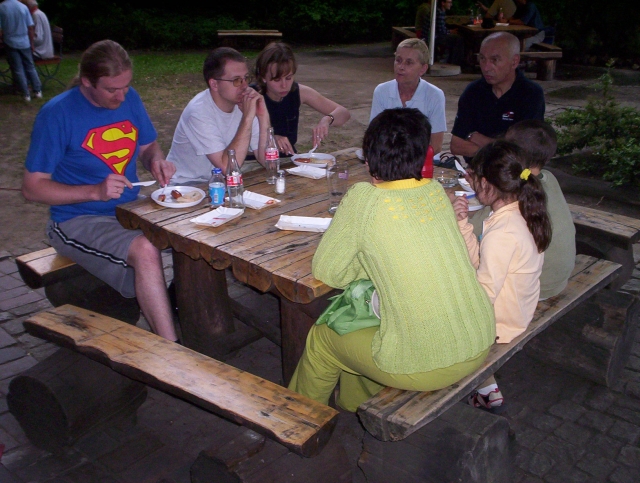 Jak�e skromy posi�ek